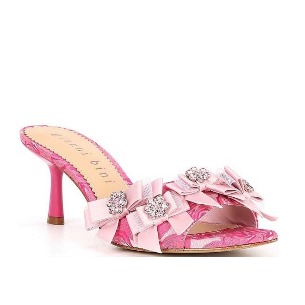 Gianni Bini Lele Floral Pink Satin Rhinestone Embellish
Bow Ornament Sandals 6